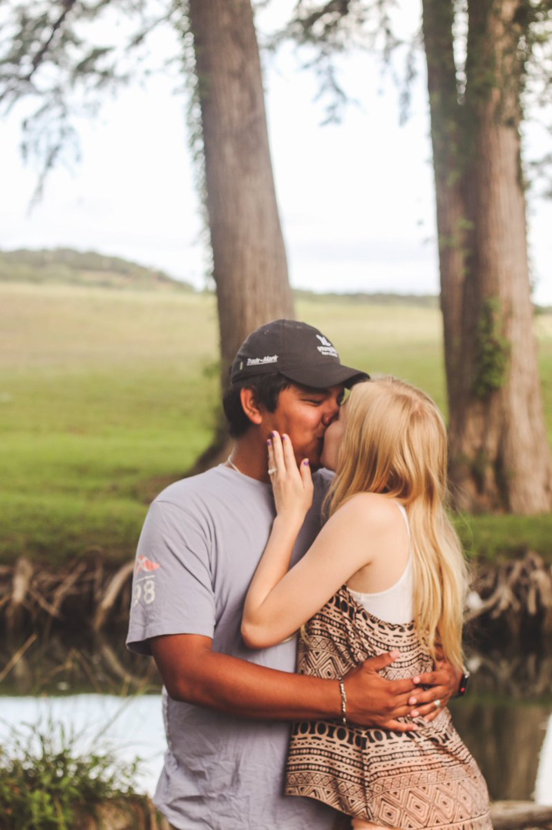 alex_and_ra_R's tweet image. I can now call my best friend my “fiancé” ☺️💕