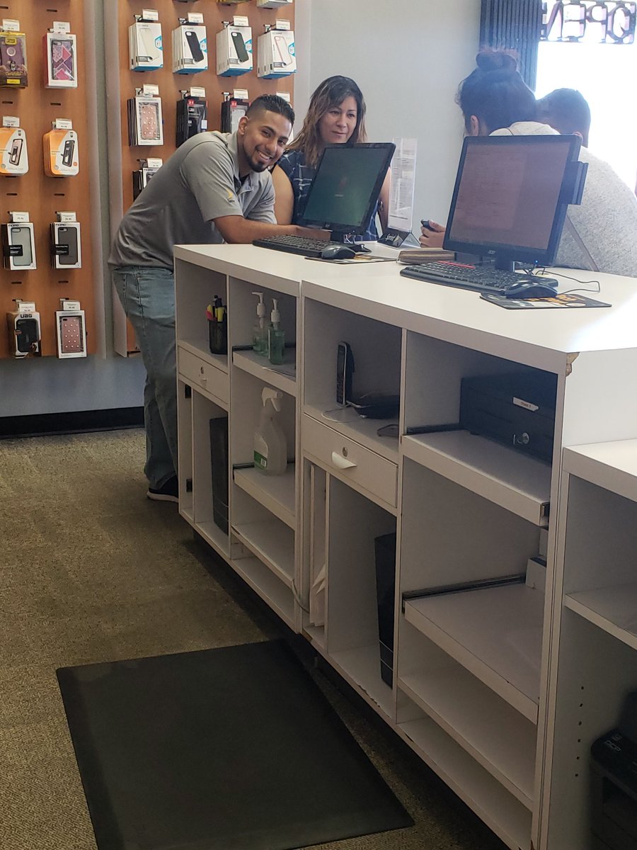 When u have any issues come visit your local N Las Vegas Sprint store were your not just another customer your family #sprint #wefamily <a href="/B10v3/">Brandon Love</a> <a href="/DannyIsho/">Danny Isho</a> <a href="/MikeDavies1984/">Mike Davies</a>