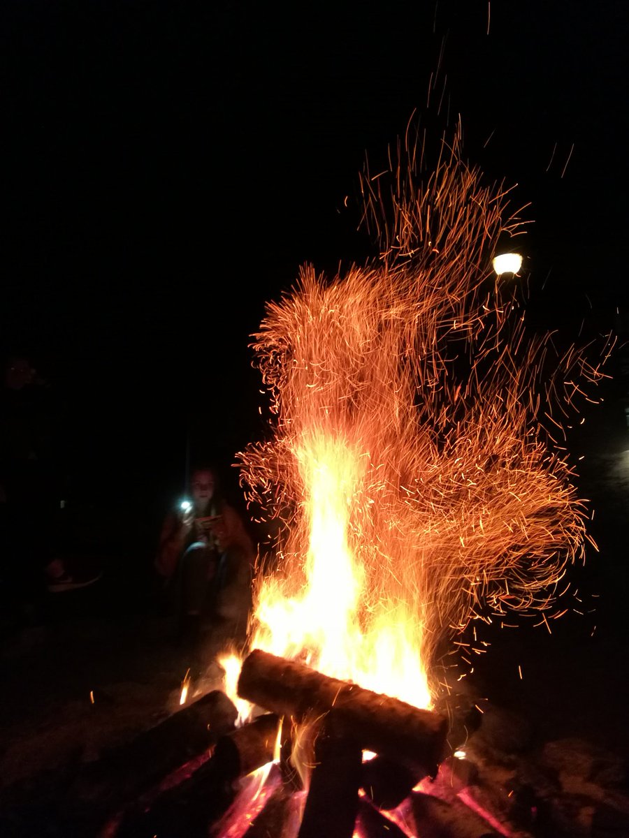 HeizerMadi's tweet photo. Red #fire #photo #folloMe #aesthetic https://t.co/WK3nZPxlLS