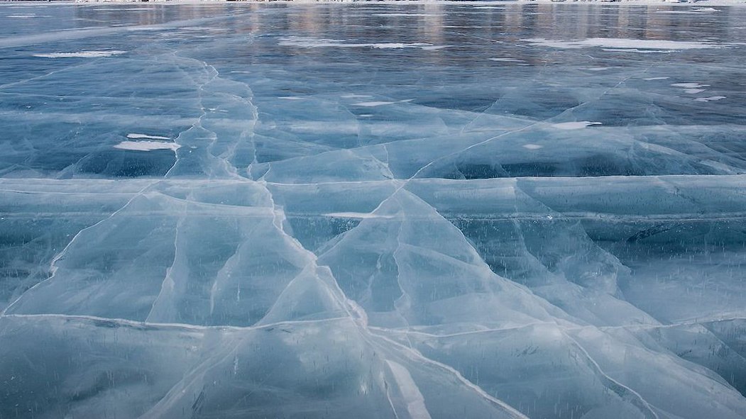 Ледяная поверхность. Лед фон. Лед. Треснувший лед. Ice cube.