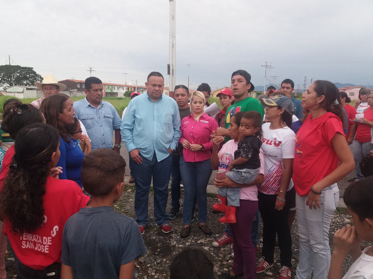 primitivocedeno's tweet photo. #AccionesDelNuevoComienzo Estamos recorriendo San José 1,2 y Terrazas de San José para escuchar las necesidades de nuestra gente de #Araure en Un Gobierno Para todos en la Calle https://t.co/YXWuJKVz6y