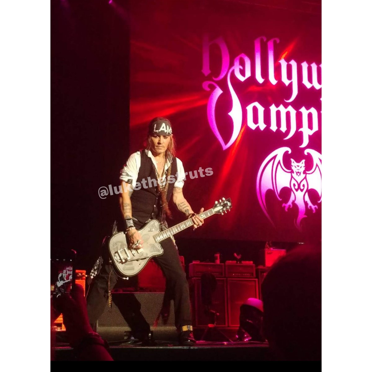 LukeTheStruts's tweet image. NOT the struts related but A
After sorting out my photos this was the only decent one I had of Jonny Depp when I saw @hollywoodvamps on Wednesday