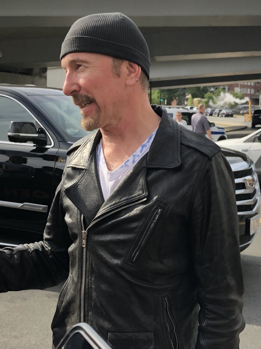 imnotpolly's tweet photo. #bucketlist ✅ meet Bono, ✅ meet Edge #u2eitourBoston #U2eiTour #u2 https://t.co/SKgqEEjIGQ