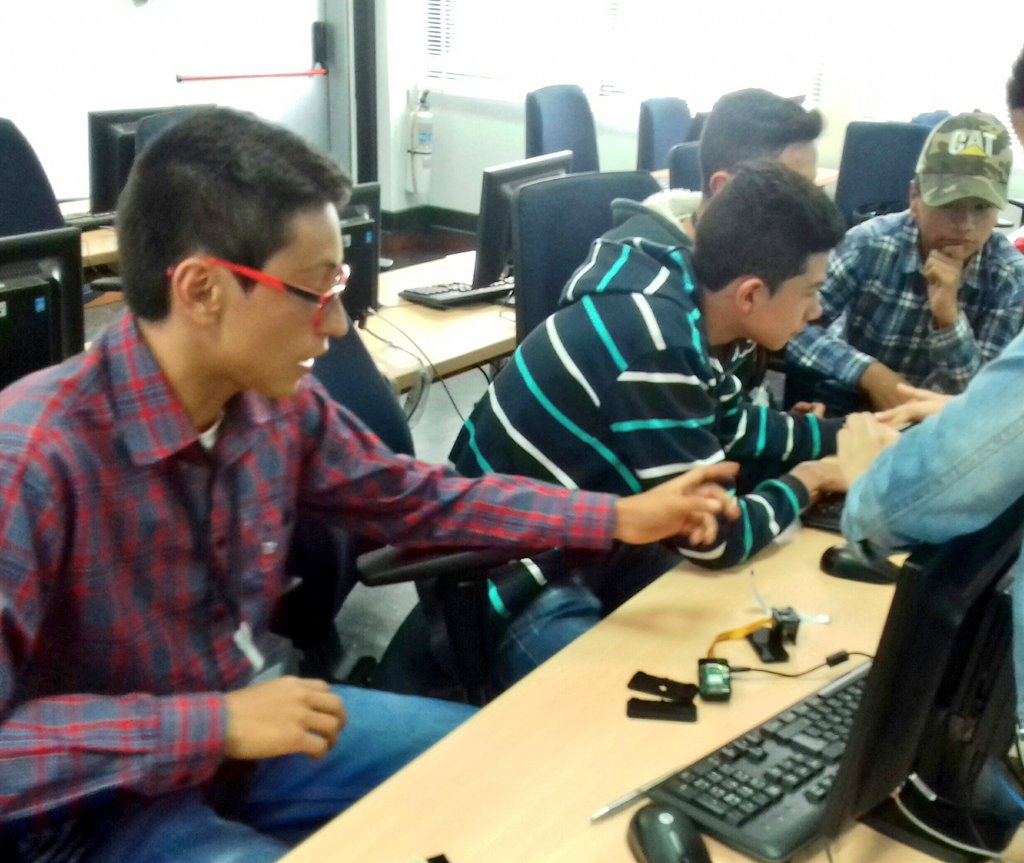 jdmateush's tweet photo. Mañana en #ClubesDeCienciaCo #CdeCUNAL veremos reconocimiento de números con nuestro sistema de vision artificial #Ciencia #Colciencias #Tecnoacademias @UNColombia https://t.co/riwQ6ZcvnS