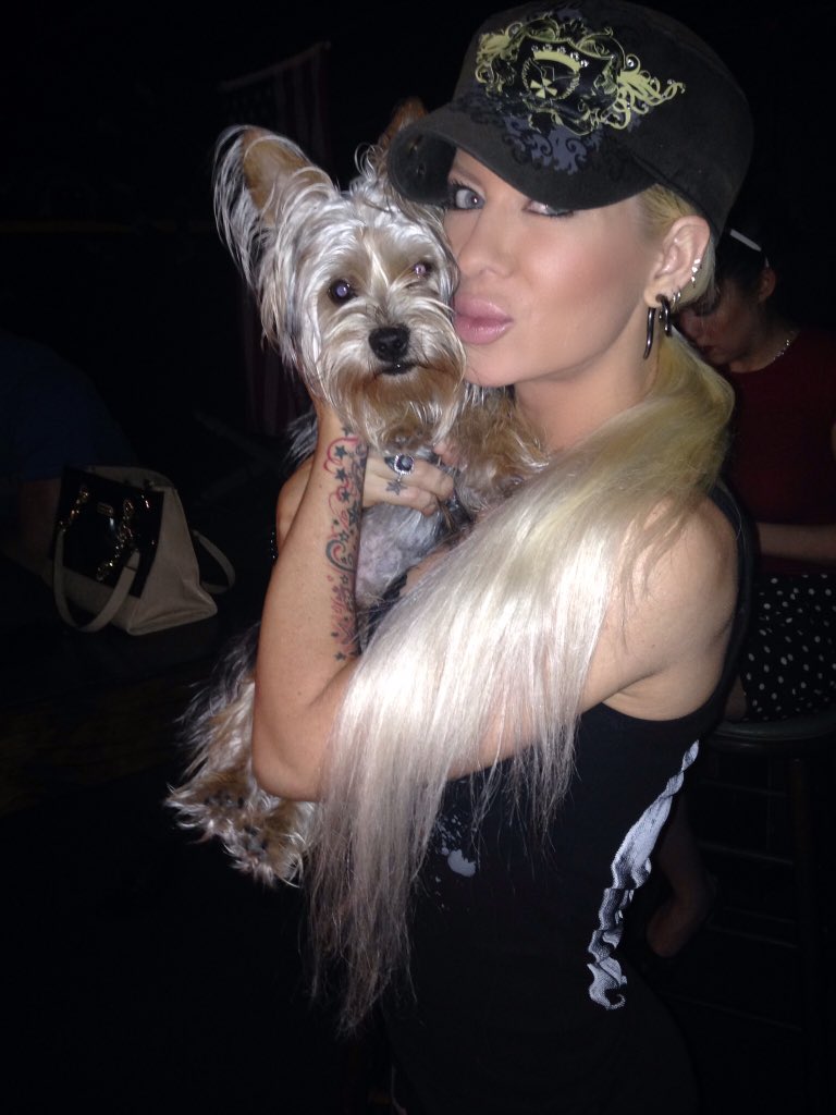 ActualALove's tweet photo. Happy birthday @amberoneal1!! 💕 https://t.co/QfJzfbhAO8