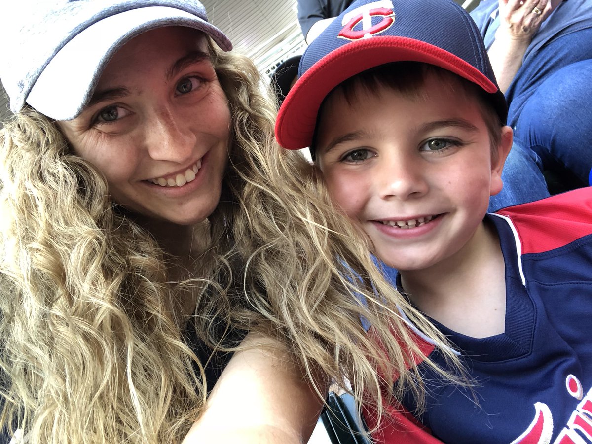 AshleyFinke1's tweet photo. #twinpics first twins game ! ❤️💙 https://t.co/1A9N3ByU06