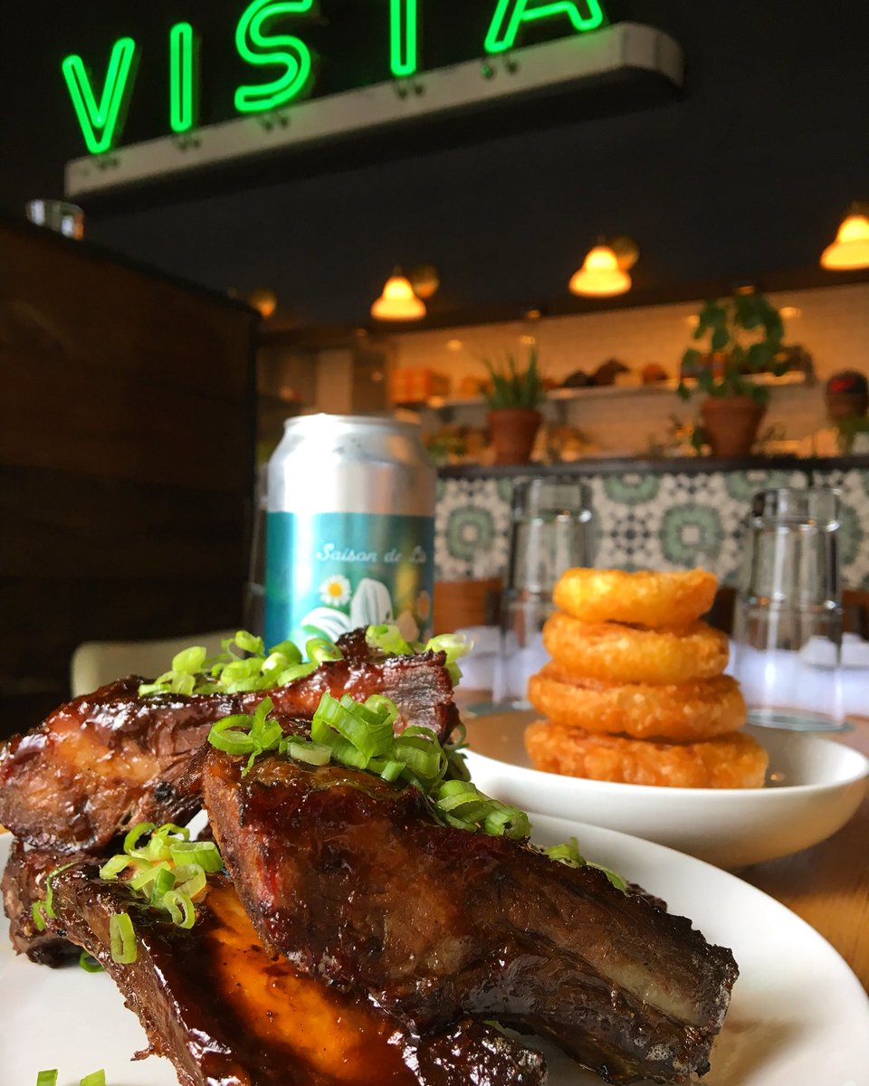 VISTAstl's tweet photo. How to FRI?
Smoked Beef Ribs - Pomegranate Glaze - Onion Rings and @PerennialBeer Saison de Lis.
That’s how. https://t.co/cc6wO9XTB1