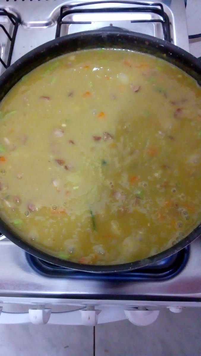 tandi1000's tweet photo. Saiu sopa de ervilha 🙏😋 https://t.co/pXM0oQTZfk