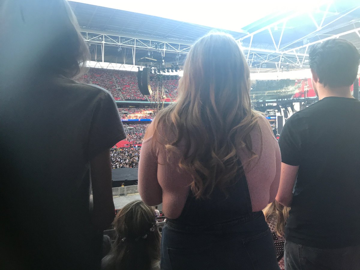 My wife took our 11yr old daughter to ⁦<a href="/taylorswift13/">Taylor Swift</a>⁩ concert tonight at ⁦<a href="/wembleystadium/">Wembley Stadium</a>⁩ - She’s been a huge fan for years. This is the view they got.. She was so upset. Can’t say I’m that pleased either. #Selfishpeople #Sitdown #Moneyback