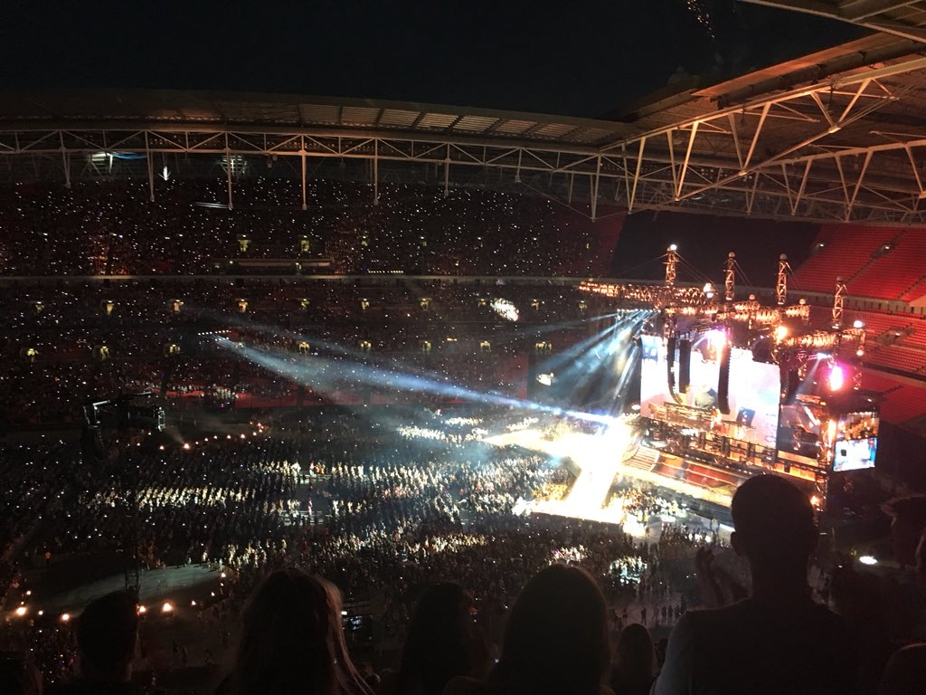 julessvaughnn's tweet photo. @taylorswift13 @taylornation13 IโM DOING BETTER THAN I EVER WAS! Thanks Taylor for an amazing show and helping me to become more confident again that I decided to yell at the top of my lungs that we love u during the screams in New Yearโs Day/ Long Live 1/2 https://t.co/sIyzPO3VCq