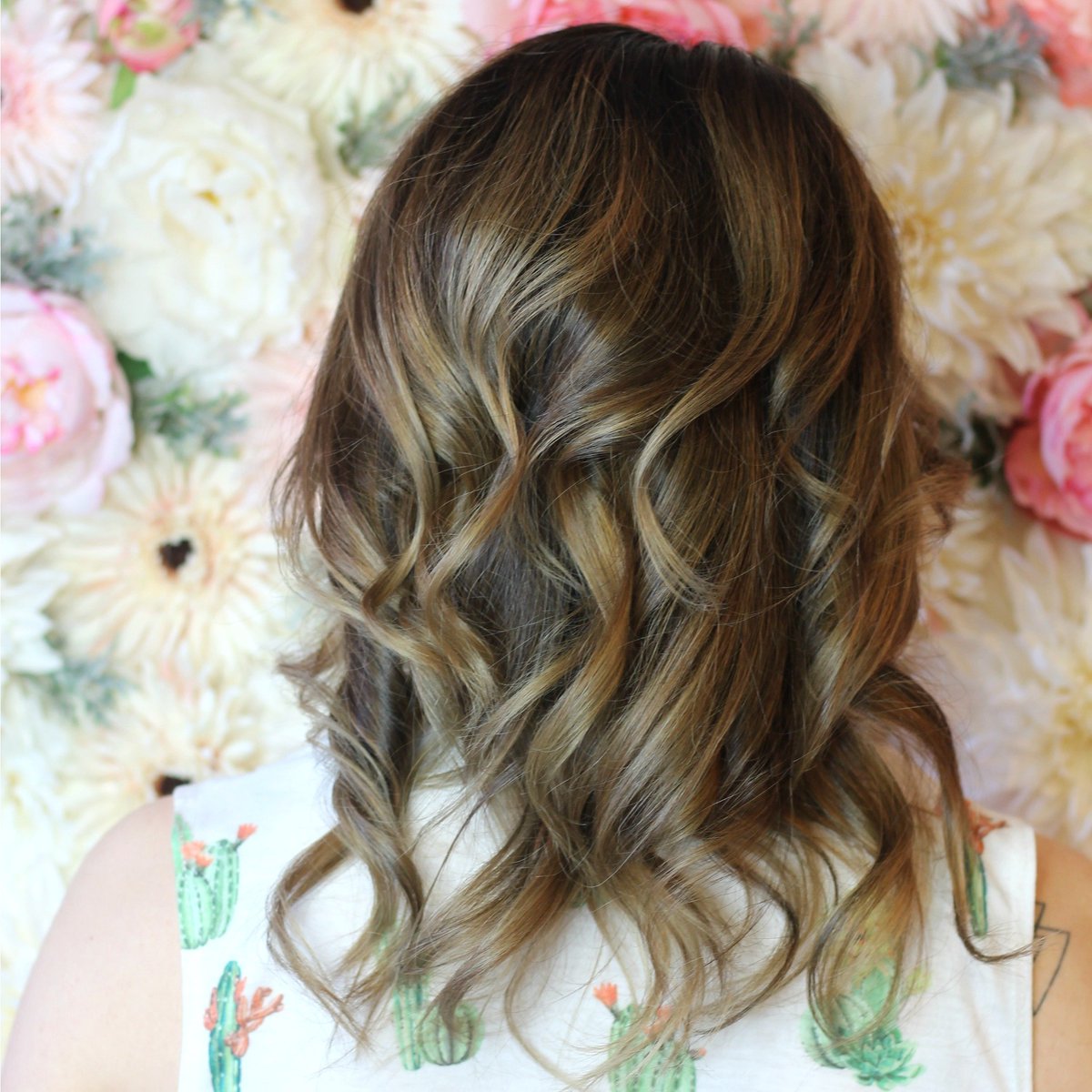 BBwhitbyinc's tweet photo. What's the difference between a half balayage and a full balayage? 🤔 When you book for half balayage, we lighten only your ends and leave your natural colour at your roots.
When you book for full balayage, we apply a dark colour at your roots blended into lightener on your ends. https://t.co/L1yVhLEDDt