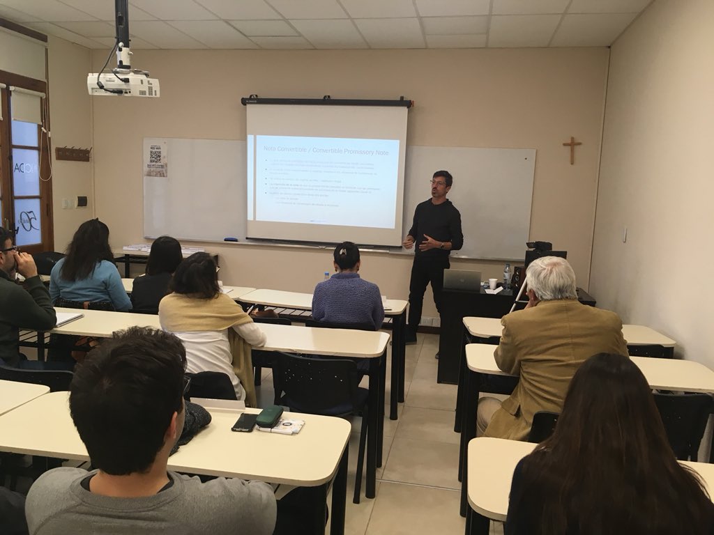 DrHerediaQuerro's tweet photo. Recibimos en @UCCoficial @ICDA_UCC a Andrés Hillar, #InversorÁngel del @EntrepreIAE quien disertó para #CEINN sobre formas de invertir #NotasConvertibles #SAFE #Equity en #StartUps
#IncubaciónUCC https://t.co/uOtokbEnIp
