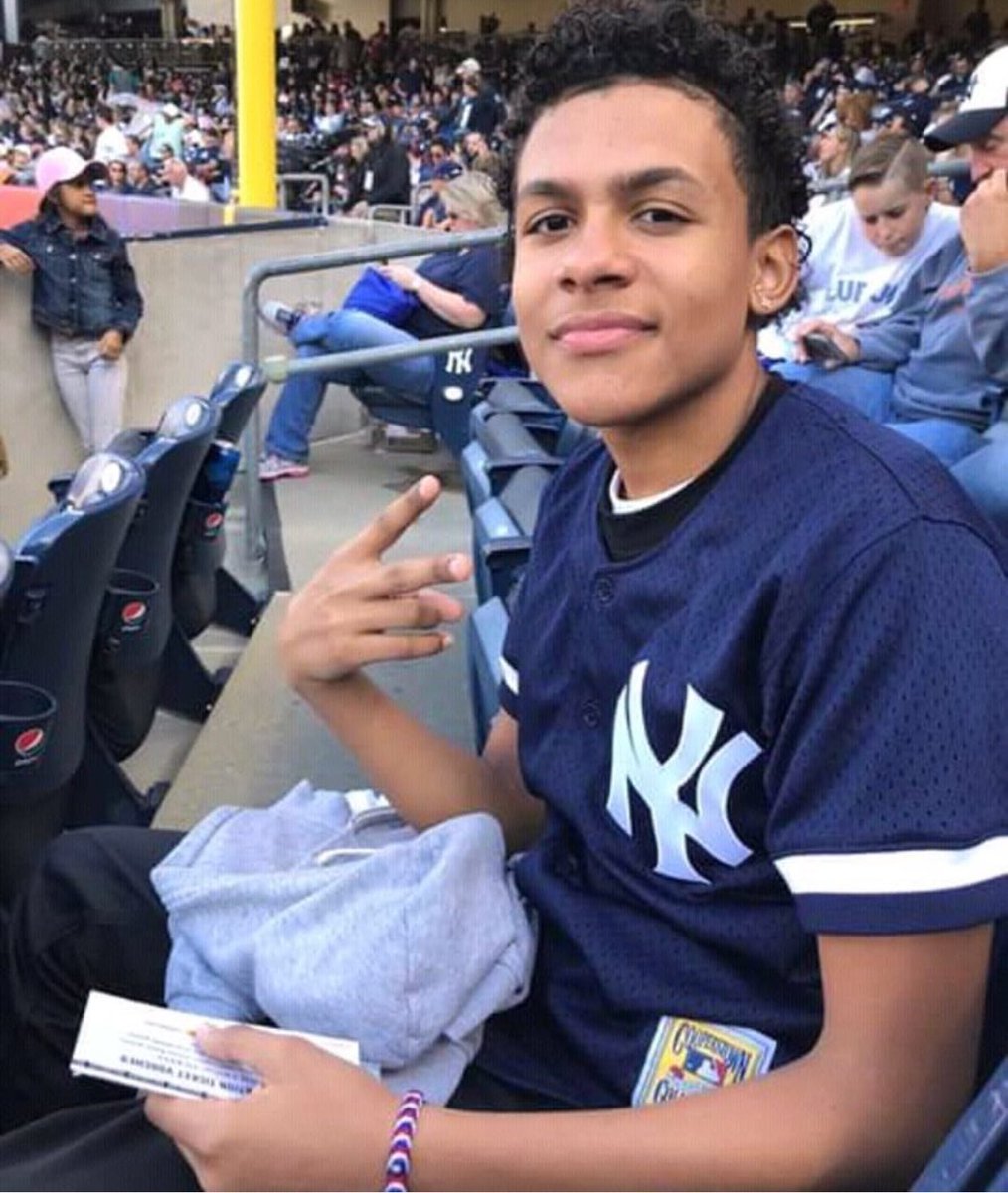 CodeblackLife's tweet photo. Let’s not share the footage of his murder but the images of his murderers, so that he gets the justice he deserves! #JusticeForJunior Call 1-800-577-8477 https://t.co/mrmn4VBej7