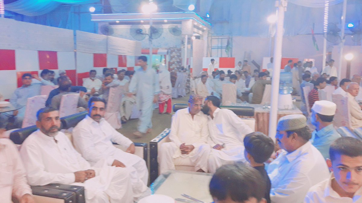 A_HakeemBaloch's tweet photo. بھٹائی آباد میں عید ملن پارٹی اور الیکشن تعرفی جلسہ منعقد کیا گیا جس میں پاکستان پیپلز پارٹی کے جیالوں نے بھر پور ساتھ دینے کا عہد کیا 
#TeerChalyGa 
#KarachiBhuttoKa https://t.co/HMFokgM7pb