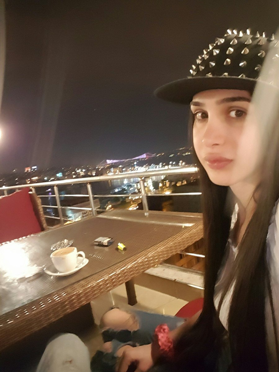 Selam bayanim herturlu ilisgiye acikim butun muamele var tek araman yeterli seans 100 saatlik 200 gecelik 600 ara goruselim 05378792962 Taksimde yasiyorum