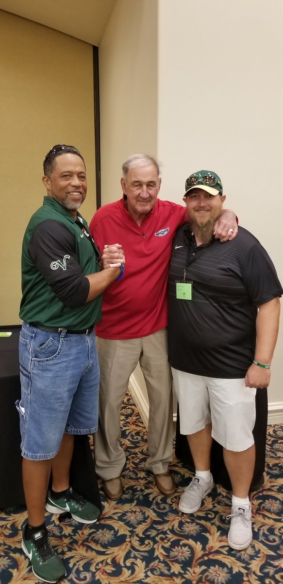 CoachJohnsonVHS's tweet photo. Thanks coach @Lane_Kiffin for your time and knowledge! @FAU_Football @VHSFootballFBT #OwlsUp #SteadyLearning #LoveYourGrind Thanks Monte Kiffin for you're time and stories! #MilkTruck #JoeFrazier @TODD91393423 https://t.co/vjmCRNtc0v
