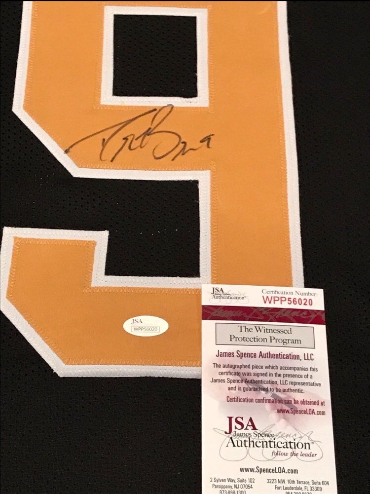FootbaIIism's tweet photo. We are giving away this SIGNED Drew Brees Jersey to ONE lucky follower on June 30th. RETWEET this tweet and FOLLOW ME for a chance to win. MUST BE FOLLOWING ME TO ENTER 😳🔥 https://t.co/PNUYxB3LNU