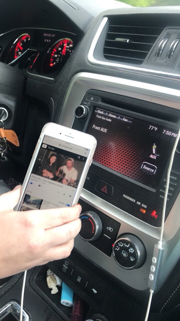 almataylor0908's tweet photo. When you #love @TheKyleElliott #cover of #EitherWay by #ChrisStapleton so much you #cruise and hook it up to play from #YouTube #GirlsGottaDoWhatAGirlsGottaDo #counteymusic #fridaynight #tgif
https://t.co/Ua52WJoKuJ https://t.co/2oovs5qwH5
