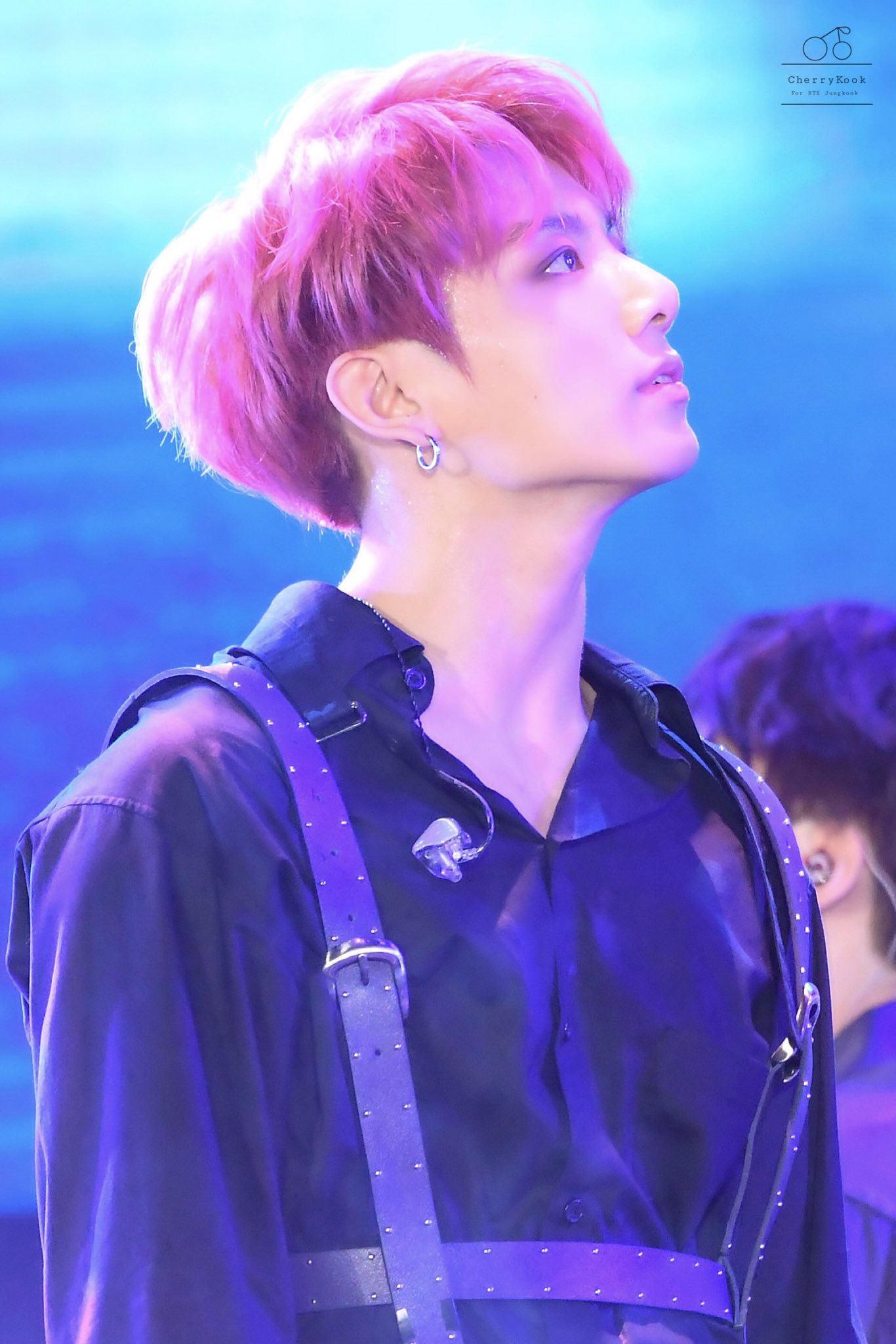 DgVf4cSUwAAsXLo.jpg:large