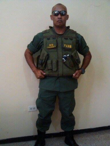 ArrozConMantk's tweet photo. 7.- Su mano derecha es el Cnel. CESAR ORLANDO VELASQUEZ QUIROZ quien hace la parte sucia del trabajo seleccionando al personal que, bajo su mando, es asignado cual presos políticos militares a las distintas cárceles donde se mezclan con los auténticos presos políticos.  👇 https://t.co/6bOSTwbYmu