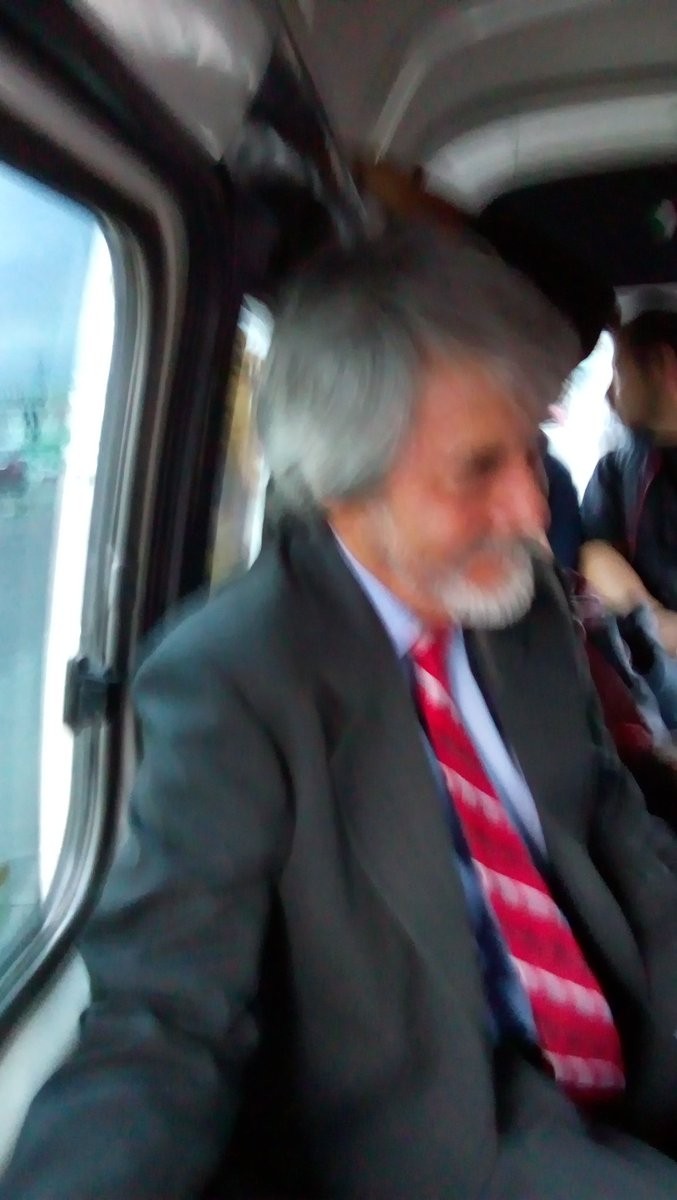 madcrudelio's tweet image. No mames esa suerte de antología cuando te encuentras en la combi a #RayConiff pfff!
#Mad