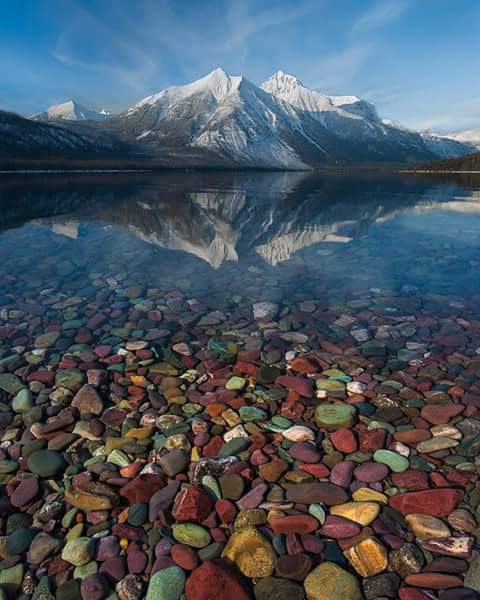 ماذا لو مشينا النهر سوية على الحصى الملونة لنصل إلى ذاك التل ❤️⁩