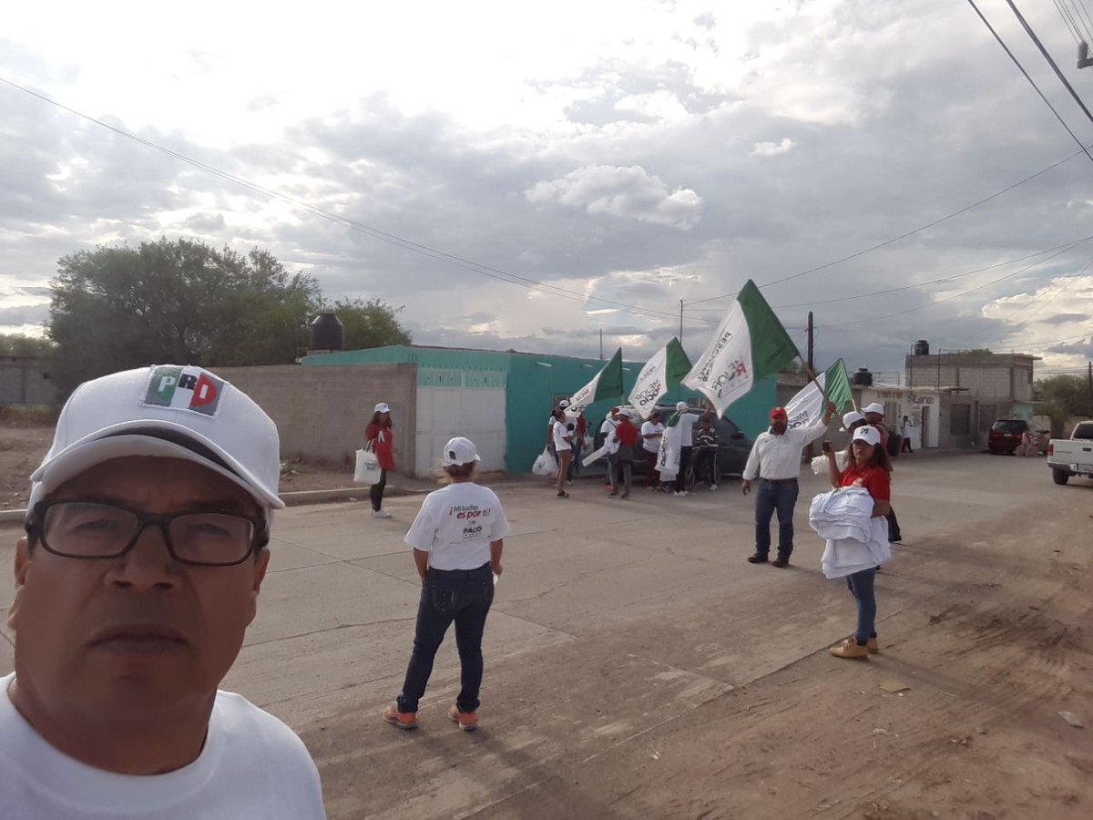 FcoGamboaH's tweet photo. Continuamos fortaleciendo la presencia de nuestras brigadas en calles y cruceros de los municipios de nuestro estado, ahora toco turno en #Cuencamé a través de la coordinación del Prof. Jorge Alberto Favela. #DurangoConMeade #MeadePresidente https://t.co/64xLhsrT0I