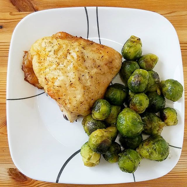 Keto dinner tonight: One Pan Crispy Chicken Thighs and Brussels Sprouts. Pat chicken dry, rub with olive oil and your favorite spices (this one is onion powder, garlic powder, rosemary, salt and pepper). Place chicken thighs on one side of a foil-lined b… ift.tt/2IhQKkM