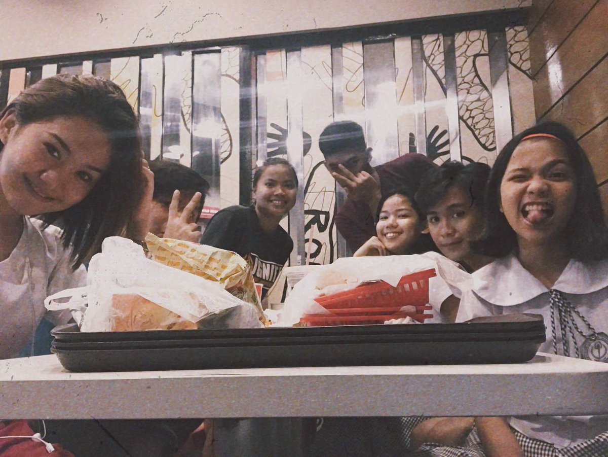 Nicome20's tweet image. Im bless to have this kind of fam 😊❤#Devotime 😇