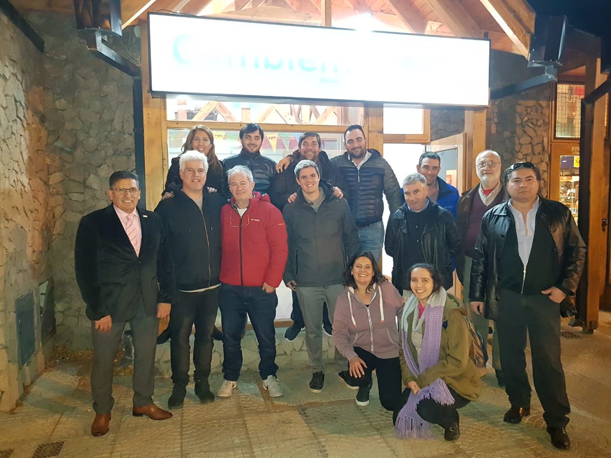 RomeroMadin's tweet photo. Excelente reunion en local partidario @proesquel  con las visitas de @MarceloDCano @NachoTorresCH CAMBIEMOS ESQUEL https://t.co/NMvfbmAXYu