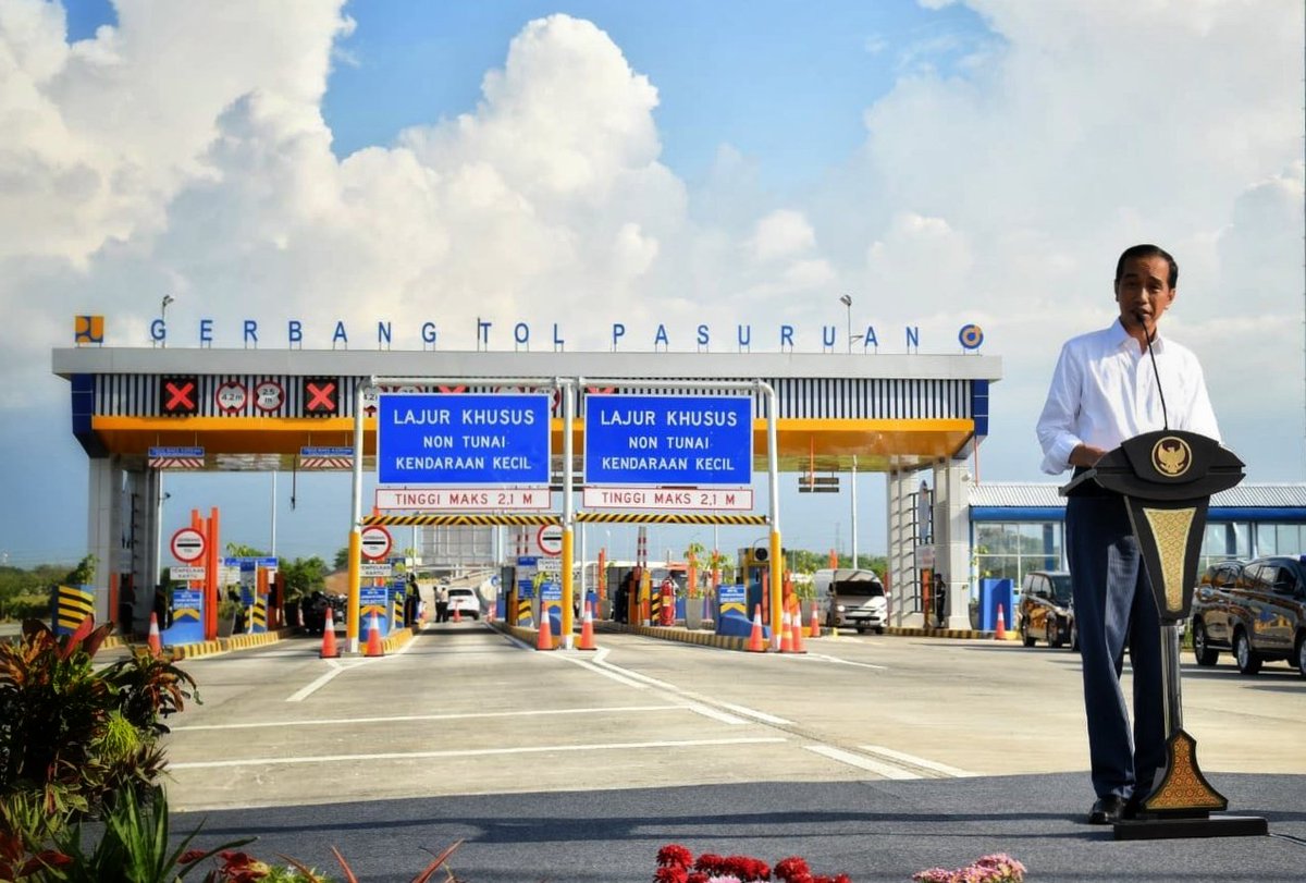 jokowi's tweet photo. Jalan Tol Gempol-Pasuruan seksi 1 dan 2 sepanjang 20,5 kilometer di Jawa Timur resmi beroperasi sejak Jumat kemarin.

Dengan begitu, total ruas tol yang telah terhubung dari Merak sampai Pasuruan adalah 920 km, sepanjang 607 km telah beroperasi, sisanya akhir Desember 2018. https://t.co/rVKXwxgoFQ