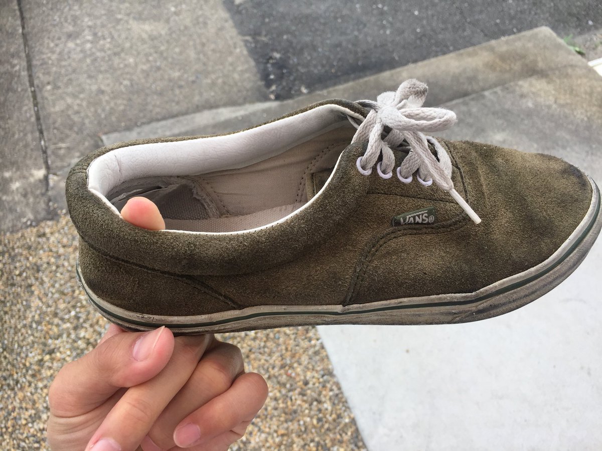 Genki على تويتر 6年くらい履きまくった靴 雨の日靴下濡れるし Vansの赤文字の Off The Wall がもはやない 自分で靴買ったの何年ぶりだろうか