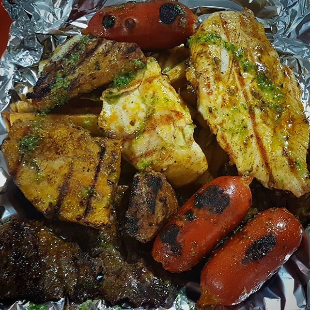 guilwil's tweet photo. UN DELICIOSO ASADO QUE CONSTA DE CARNE DE RES, PECHUGA DE POLLO, CHORIZOS, COSTILLAS Y UBRE ASADA 
#ComidaEcuador #FoodLook #ComidaRica #EstoEsEcuador #comidaencasa #ComidaLatina #ComidaColombiaba #comidaperuana #CarneDeRes #foodlover #youtubeec #Youtube… https://t.co/URdmkdtZ1g https://t.co/cvijm29WM0