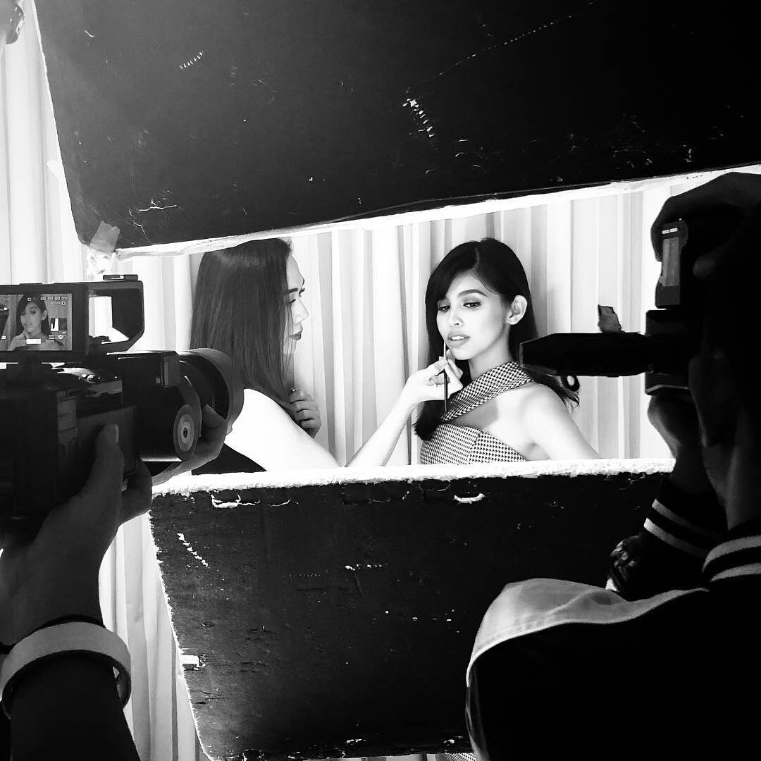 alwaysmaichaard's tweet photo. Get ready! Something BIG is coming soon! Maine Mendoza @mainedcm #RBeautified #makeupbyRBCHANCO
Hair celestetuviera
Styling lizzzuy stylizedstudio
#usingMACcosmetics maccosmeticsph
@mainedcm 😚💕
© rbchanco IG Update
#ALDUBBlessedDuo https://t.co/GqVqRB7olo