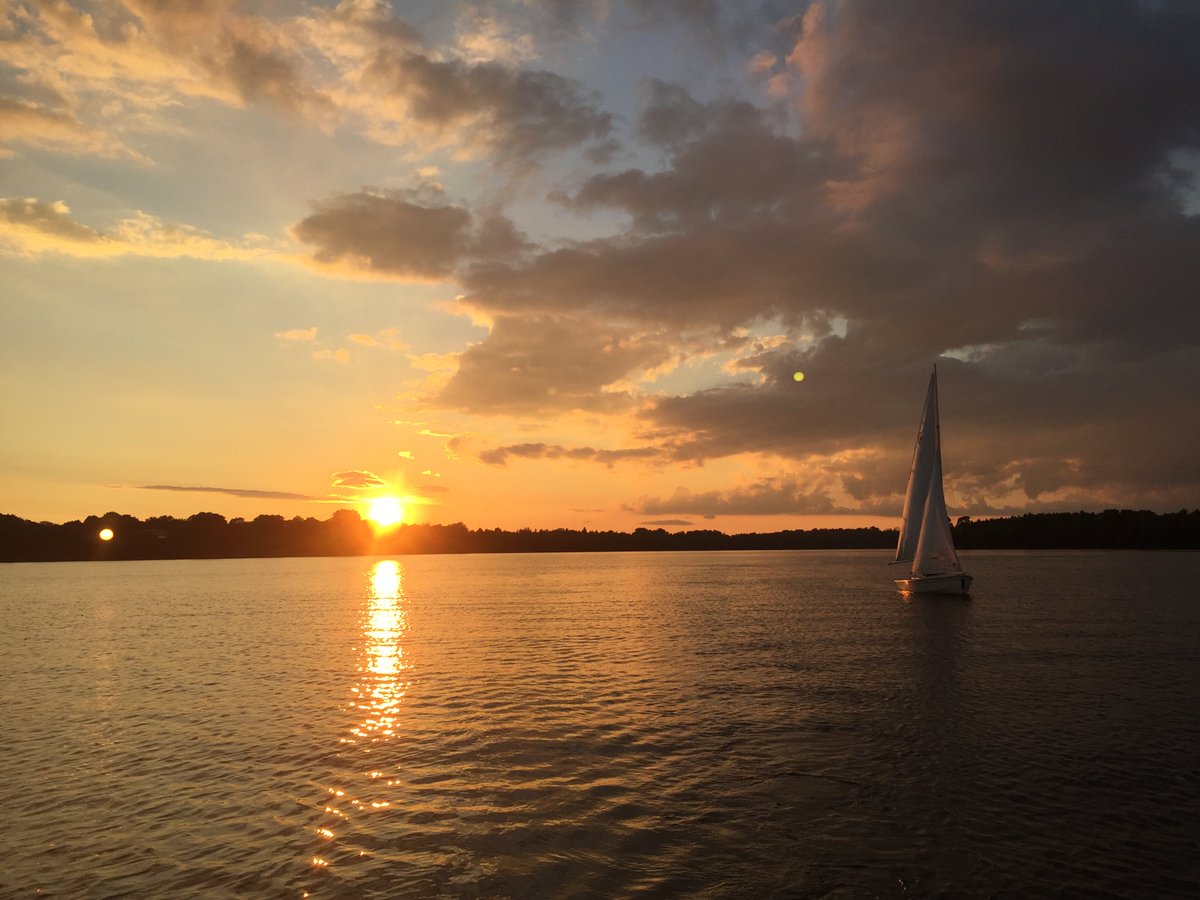 In just over a week, our summer camp #YouthProgram will begin for the season! WetFeet, CANSail 1/2, 3/4 and 5/6 reservations are selling fast so make sure to enroll your student as soon as possible! Visit fyc.on.ca/sailing-school… for more details! #Sailing #Summer #LdnOnt