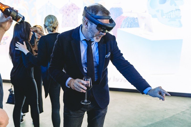 2049VR's tweet image. How Microsoft is shaking up fashion with Mixed Reality, AI, and IoT buff.ly/2Mdvlwz #VirtualReality #AugmentedReality #MixedReality #VR #AR #XR #ICO #ICOs