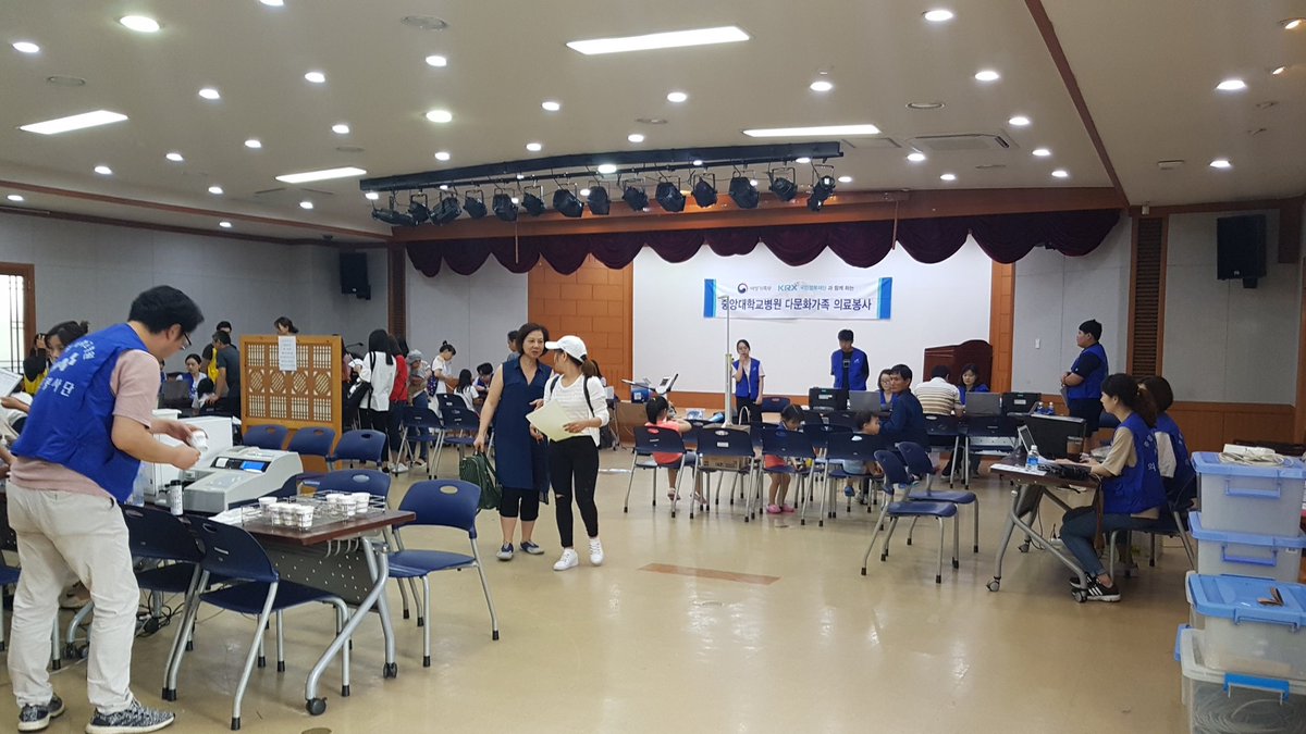 성남시 가족여성과에서는 6.23(토) 분당구청 대회의실에서 
다문화가족 및 외국인주민들을 대상으로 무료이동건강검진을 실시하고 있습니다
중앙대병원에서 진료해 주고 계십니다