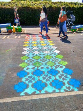 Great street trial outside Valentine Primary in #Southampton, testing co-designs for #ChildFriendlyStreets & creating safer streets for all! #placemaking #community @SustransSW @SouthamptonCC  @RoadSafetyTruUK @MyJourneyHants @EuMetamorphosis @uos_trg @montysbikehub