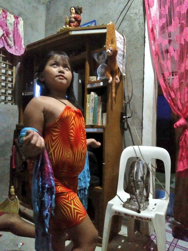 titatuttii's tweet image. Lol nagpamake-up pa sakin yung anak ng foster parent ko, at nagfafashion show complete with heels and awra outfit, 8:30 na kagabi!!! Ahahahahaha anak ko yata talaga to???!!!  #CommServe #CommServ2018