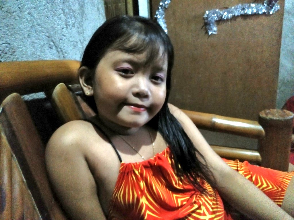 titatuttii's tweet image. Lol nagpamake-up pa sakin yung anak ng foster parent ko, at nagfafashion show complete with heels and awra outfit, 8:30 na kagabi!!! Ahahahahaha anak ko yata talaga to???!!!  #CommServe #CommServ2018