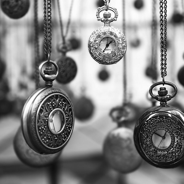 AgenceHouseOff's tweet photo. Mal employer le temps, autant ne rien faire. En marketing, le temps marque les concepts de la discipline : produit, prix, distribution, sans oublier la communication. notre rapport aux temps est un baromètre fondamental. #HouseOff #copystrategy, #stratégie #disruption https://t.co/LqkixXMTN9