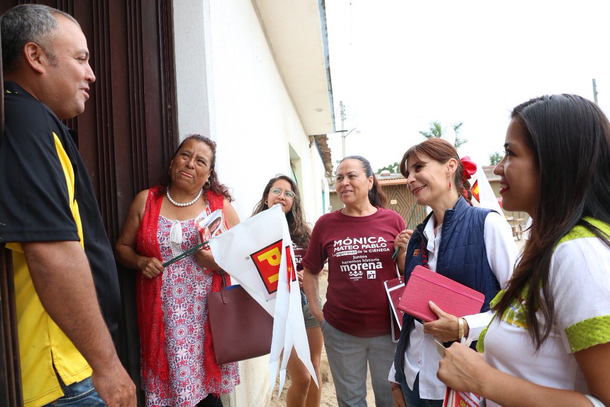 maribelmruiz's tweet photo. #AMLOPT es el único candidato que puede sacar adelante al país, y nuestro trabajo como integrantes de la coalición #JuntosHaremosHistoria es seguir caminando y visitando a las personas en sus domicilios, todo esto con un solo fin: hacerles saber que no están solas ni solos https://t.co/iFblz2ylgy
