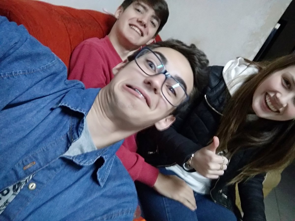 IgorFridrich's tweet photo. Tá tão frio que chega entortar a boca 
#rolêmaisquetopp
#maisqueamigosfrieds
#aiequefriuuuh
#parceriatop
#sódevela
#nuncamaiseuvoudormir
#noitedopijama
#achaquevairoubarnossosalame
#teucu
#chegouadoer
#sócãibra
#abriageladeira
#soosdeverdade
#cagounopau
#maisquepresente
#hashtage https://t.co/VHhWTSeTM3