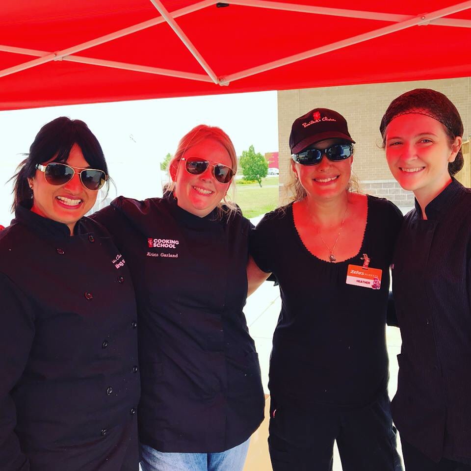 Toadsmom07's tweet image. Spend my first #eattogether with these ladies