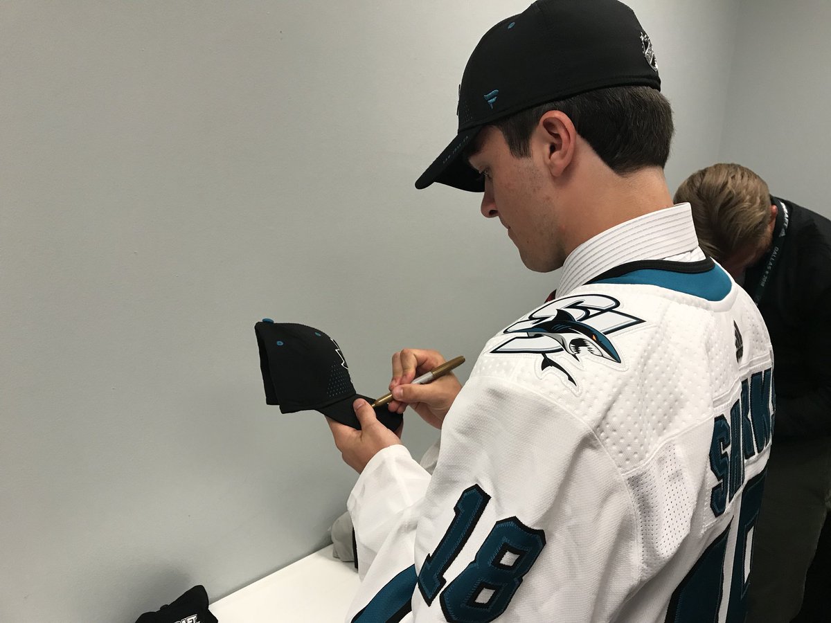 SanJoseSharks's tweet image. 🖊 #SharksDraft