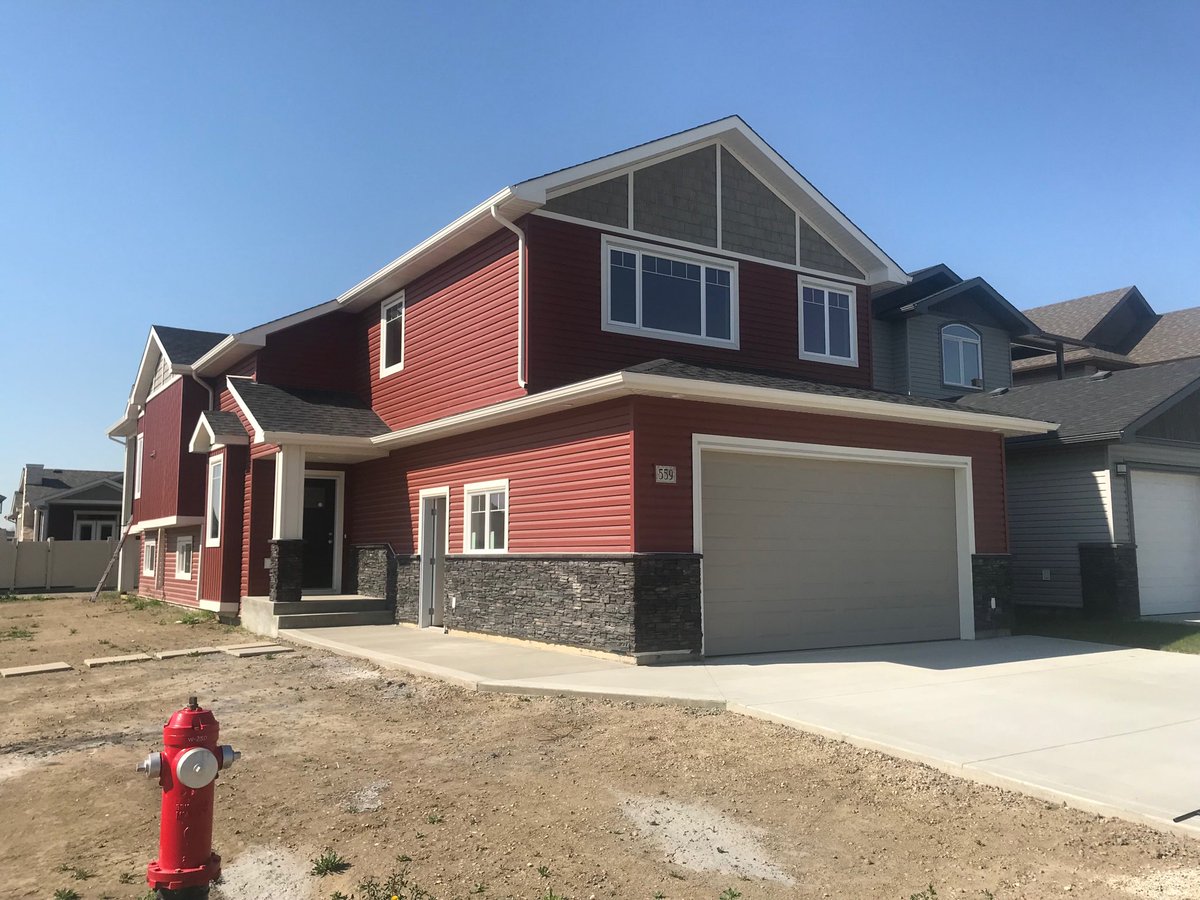 ruff_garry's tweet photo. Open House Saturday 2-4 pm 559 Vista Drive SE fully developed modified bi-Level 499,900. https://t.co/5Anu12PjMQ