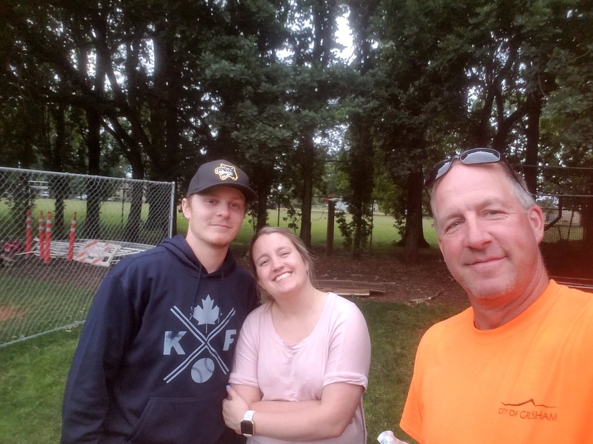 B56414898's tweet photo. Dru'ster going to the Dakota's to play some ball. Good job dude. https://t.co/Wviu5OkSht