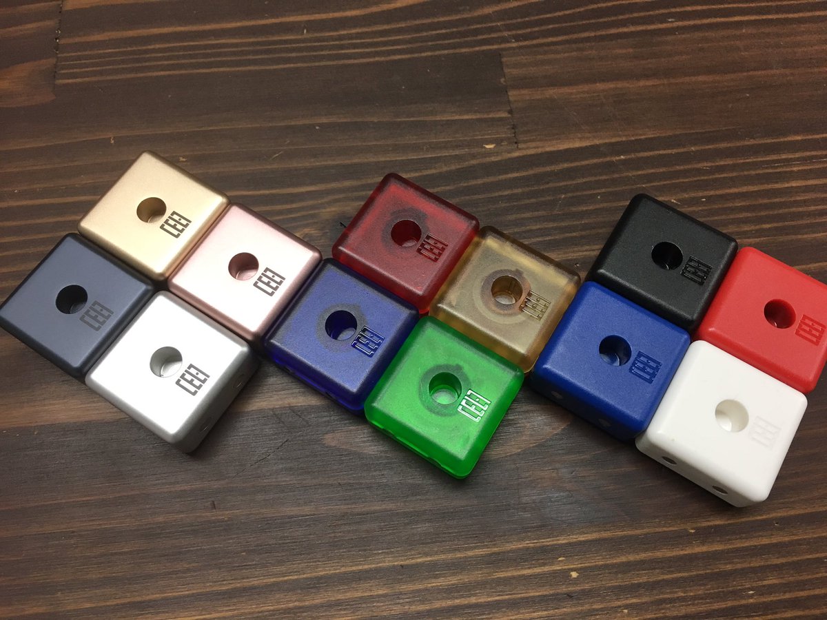 Jouji_ippanjin's tweet photo. 【入荷情報】
KIZOKU STAND全ラインナップ入荷しております!!🎉🎉
アルミ・・・高級感があって良いですね〜🤔
お1ついかがですか?
#vape #jaqsperch #ejuicepub https://t.co/hEaHBWwiTv