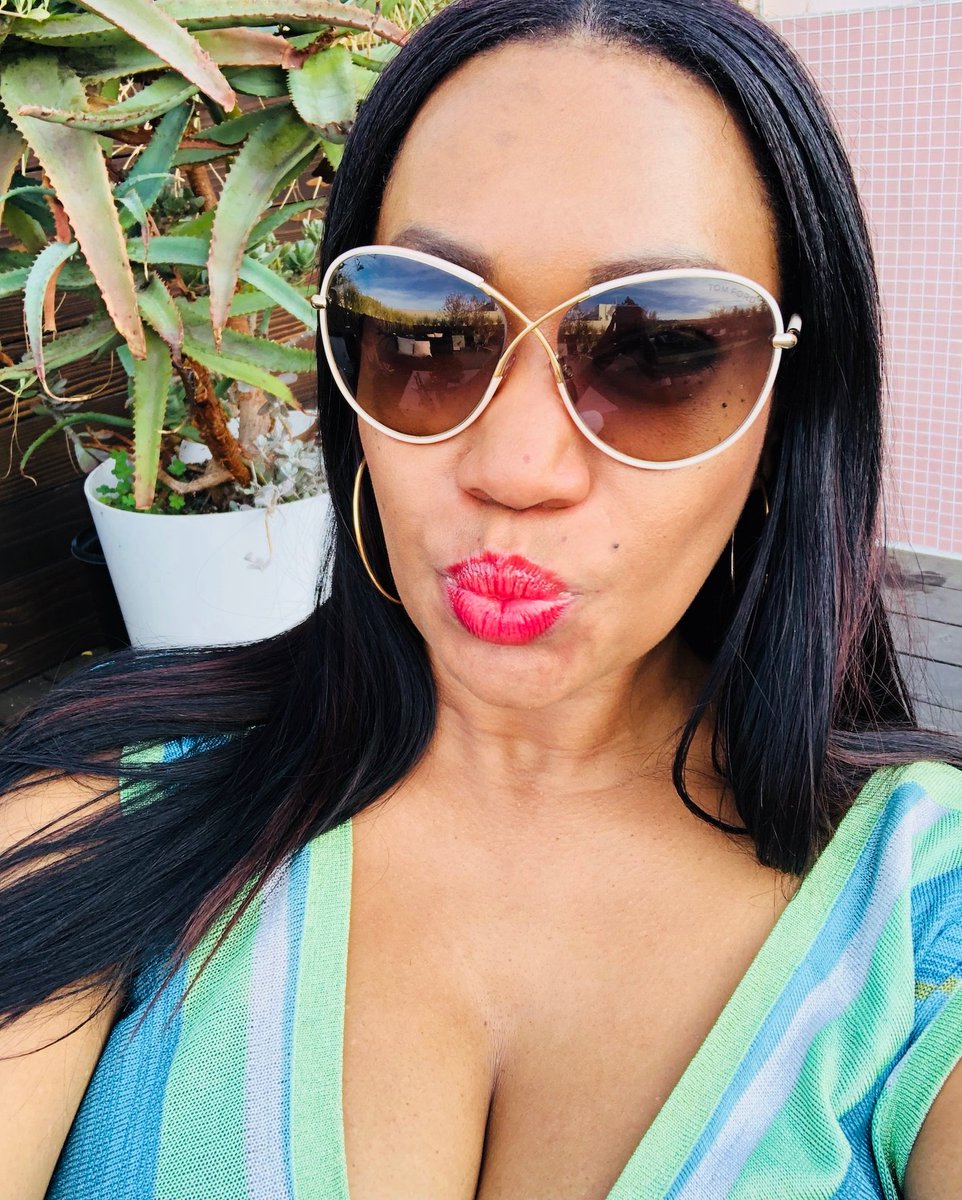 Blog Alert!  I’ve posted about the importance of sunscreen in our makeup, and tips behind getting the best coverage.  Let me know your favorites!  #ladyluxelife #sunscreen #makeupwithsunscreen #summer #summerfashion #preventskincancer #preventwrinkles