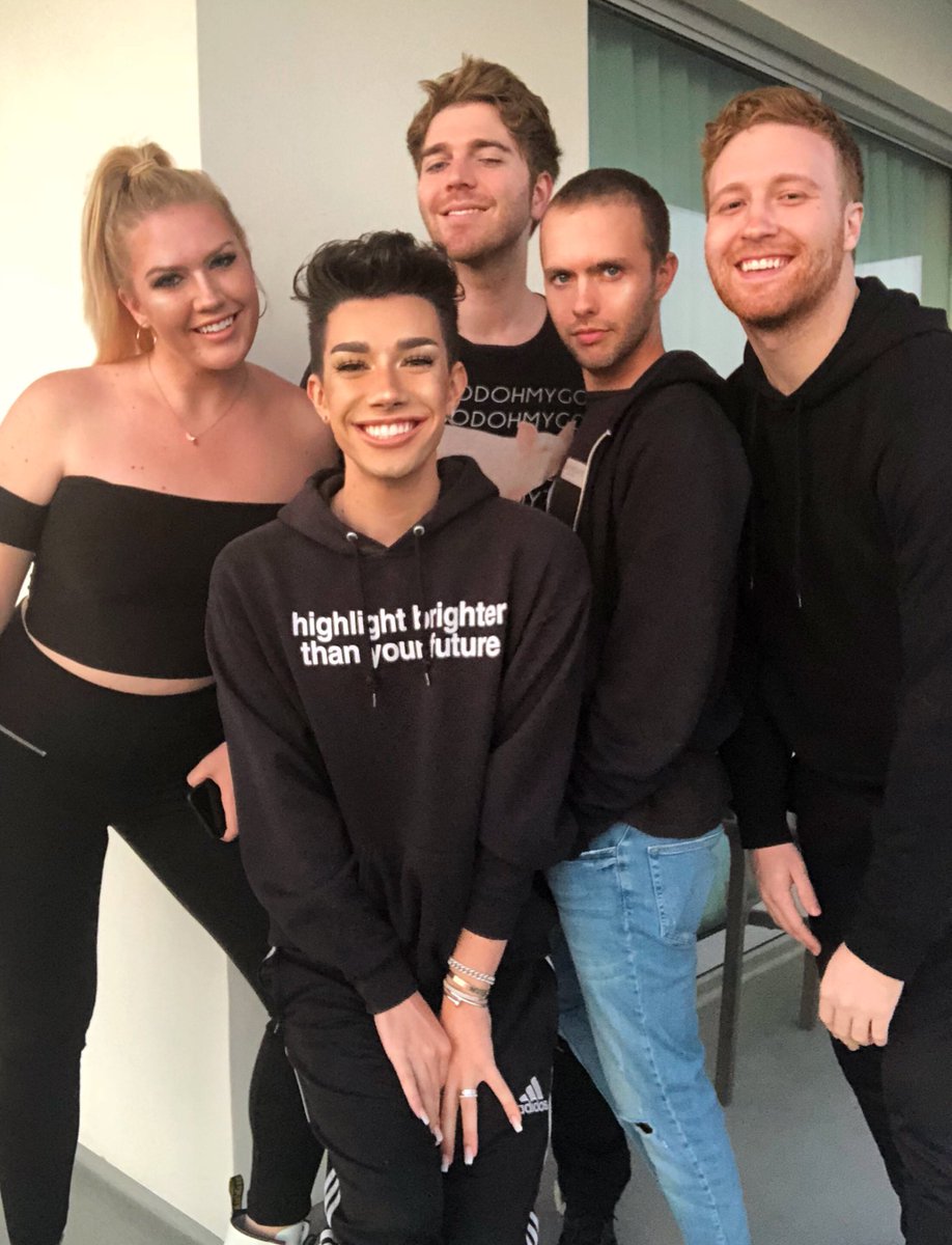 jamescharles's tweet photo. 😊 https://t.co/QYDR0Bnyot